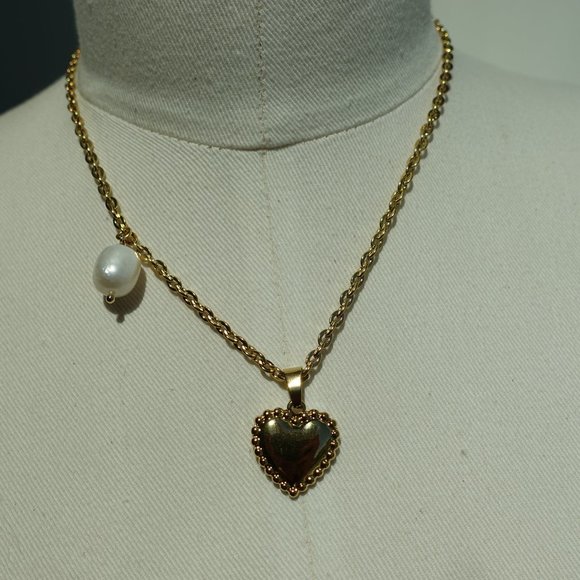 Fresh water pearl and heart pendant non tarnish gold necklace -stainless steel - Picture 3 of 4